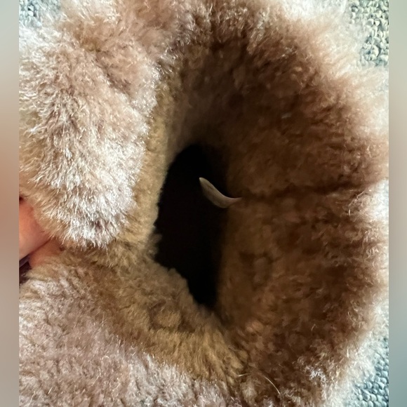 Fuzzy boots - Picture 4 of 8